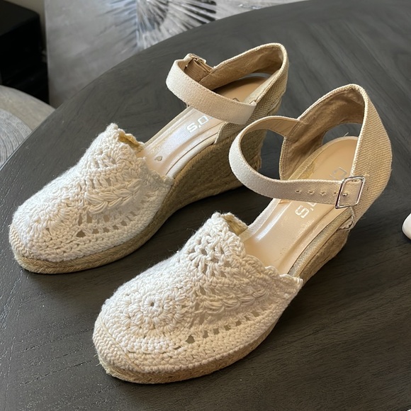 Chico’s Women’s White and Cream Crochet Lace Wedges - Size 7 - Picture 7 of 13